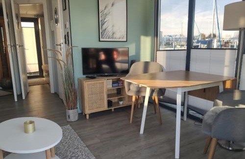 Barth Boat Rental | Hausboot Fjord Capella - Solarboot in Barth