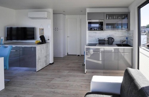 Ribnitz-Damgarten Boat Rental | Hausboot Floating House Leni in Ribnitz-Damgarten