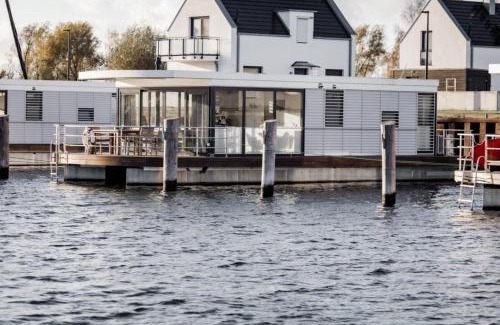 Peenemuende Boat Rental | Hausboot freiZeit - LP4