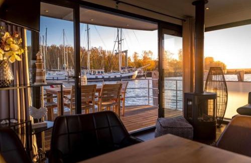 Peenemuende Boat Rental | Hausboot freiZeit - LP4