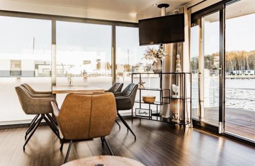 Peenemuende Boat Rental | Hausboot freiZeit - LP4