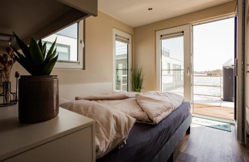 Ribnitz House | Hausboot Küstennebel