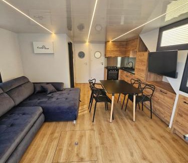 Lathum Boat Rental | Hausboot KOMET Luxus und Natur pur max 5 Pers