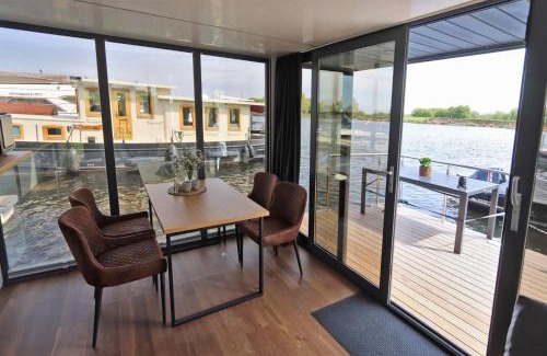 Weyhe Apartment | Hausboot La Mare Claudia