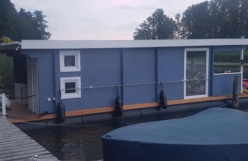 Mirow Boat Rental | Hausboot Mirabella am Müritz Nationalpark Festanliegend