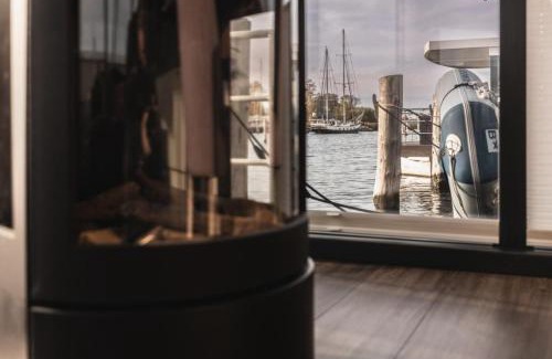 Peenemuende Boat Rental | Hausboot Paradise - LP9