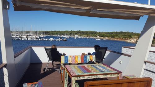 Vintijan Boat Rental | Hausboot Pula - Floating House Water Lily