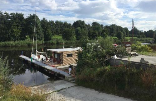 Rustersiel Boat Rental | Hausboot Resort Nordseeküste