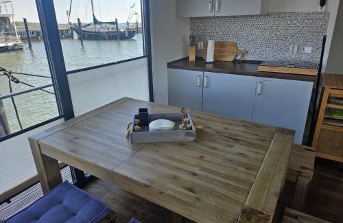 Knieper Nord Boat Rental | Hausboot Tollow