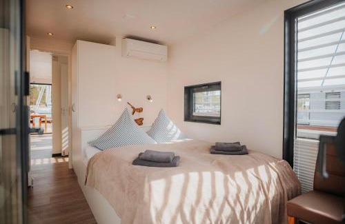 Peenemuende Boat Rental | Hausboot Trinity - LP5