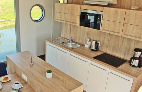 Ueckermuende House | Hausboot Ueckermünde - Ihr Besonderer Urlaub auf dem Wasser