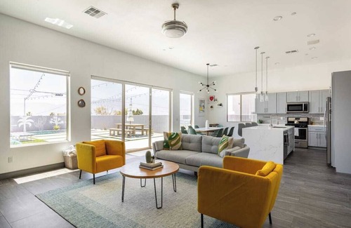Desert Hot Springs House | HAUTE HAUS Summertime Pool+Spa FirePit Views BBQ Spa City