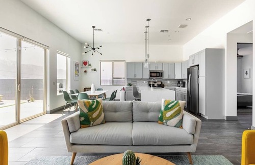 Desert Hot Springs House | HAUTE HAUS Summertime Pool+Spa FirePit Views BBQ Spa City