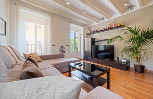 Montblanc Apartment | Hauzify I Apartaments La Plaça