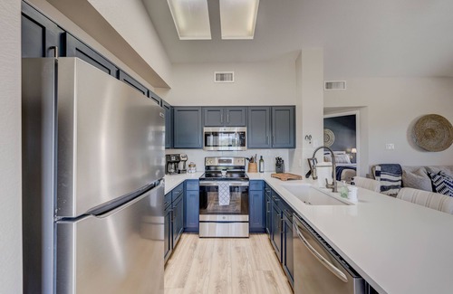 Lake Havasu City Condo | Hava-Retreat with Pool/Boat Parking!