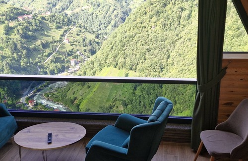 Ayder House | Havalı Süit Bungalov 2nMuhteşem manzaralı aile süiti. Ayder yaylasına 30 dakika.