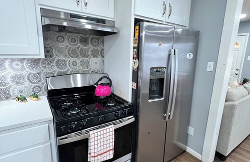 Waveland Cottage | Havana Day Dreamin - Near Blue Mtn Lake: Great guesthouse w/hot tub.