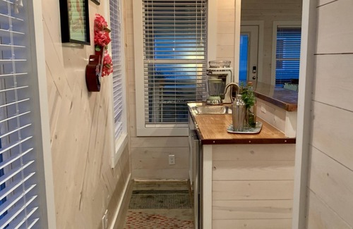 Port Aransas House | Havana Daydreamin'-Private Heated Pool,Tiki bar, Shuffleboard,close to beach