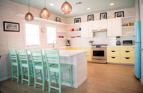 Port Aransas House | Havana Daydreamin'-Private Heated Pool,Tiki bar, Shuffleboard,close to beach