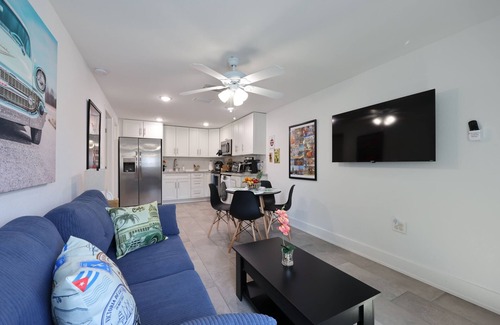 McGregor Apartment | Havana Nights Honeymoon: King Bed, Sofabed, Patio & Wi-Fi – Book Your Escape!