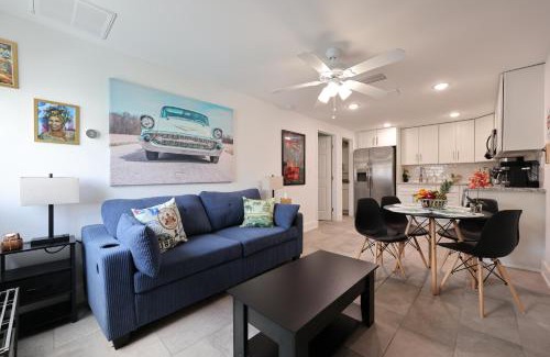 McGregor Apartment | Havana Nights King Bed Sofabed Patio Wi-fi