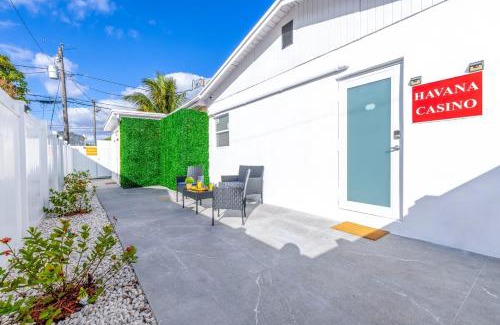 Miami Gardens Apartment | HavanaDolphinsluxury 2PPL TopLocation Parking Pets