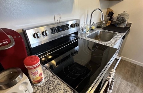 Englewood House | Have a Great Awesome Stay at Stylish Fully Upgrade 2BR 1 Bath Duplex House!