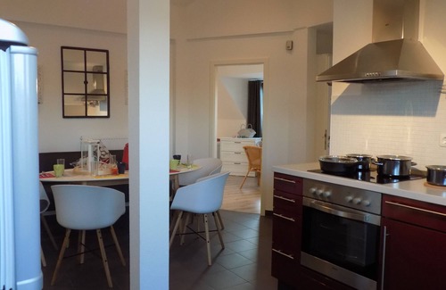 Neumuenster Apartment | HAVE A REST - 80 qm newly renovated Whg. /80sm fully renovated 3 bedroom home