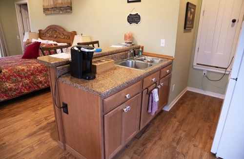 Ferndale Cottage | Have entire guesthouse to your group!