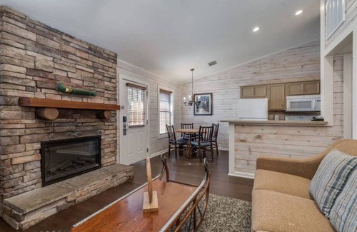 Conroe Condo | Have Family Fun Outdoors in this 2BD condo with onsite resort activities