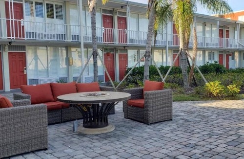 June Park House | Have fun and sunbathe on nearby Melbourne Beach! Pool , FREE Parking!