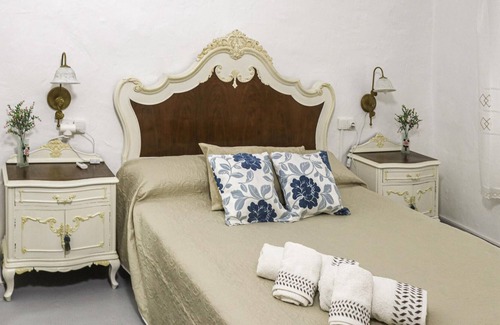Estivella House | Have you been wanting to get away but not to a typical overrun resort? Estivella is the perfect plac
