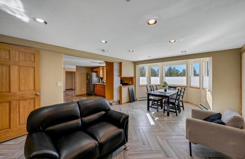 Castle Rock Condo | Haven 5BR 4BA Sleep10 Accessible Camper Parking Shop Golf