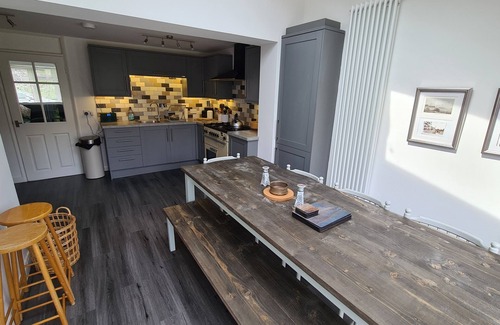 Deal House | Haven Cottage, Walmer - overlooks park, close to beach & promenade