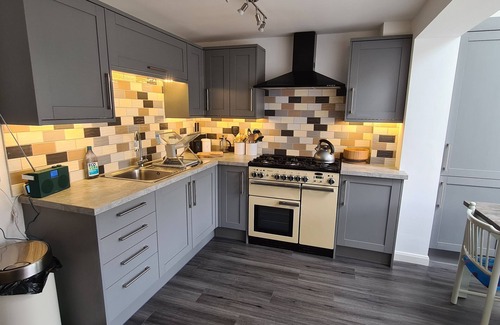 Deal House | Haven Cottage, Walmer - overlooks park, close to beach & promenade
