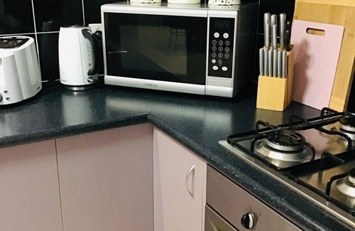 East Albury Apartment | “Haven” East Albury. Pet friendly! Close to Hospital, Free Wifi & Netflix!
