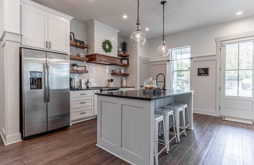 Waco House | Haven House, Luxury Design and 2 miles from Silos and Baylor