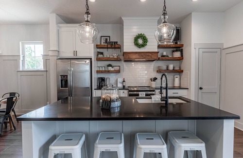 Waco House | Haven House, Luxury Design and 2 miles from Silos and Baylor