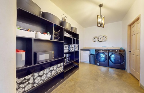 Arroyo Hondo House | Haven in Arroyo Hondo: Stylish 4-Bedroom Retreat with Stunning Views