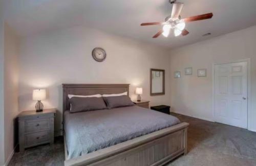 Country View House | Haven - Med Center Six Flags SeaWorld San Antonio New
