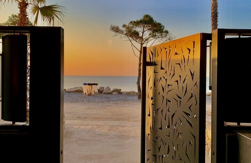 Villeneuve Loubet Beach Apartment | Haven of peace with infinity pool overlooking the sea