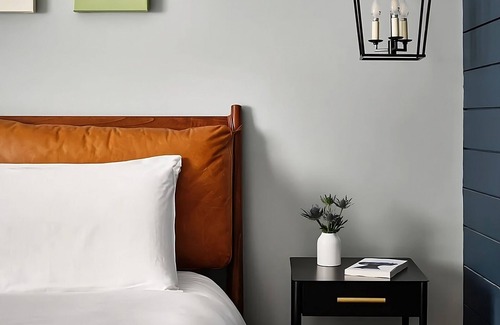 East Hampton North Hotel | Haven of Relaxation! Free Breakfast and Parking, Pool, Near Indian Wells Beach