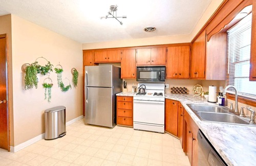 Lincoln House | Haven on Hollywood: Family Fun & Centrally Located