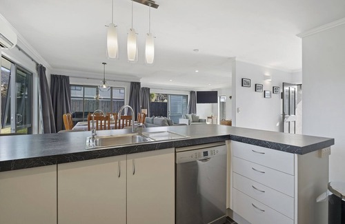 Albert Town House | Haven on Hunt - Albert Town Holiday Home