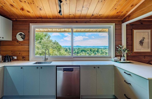 Rotorua House | Haven on the Hill | Panoramic Views of Rotorua
