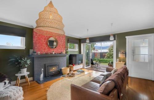Glenorchy House | Haven on Timsbury, Urban Escape near Mona