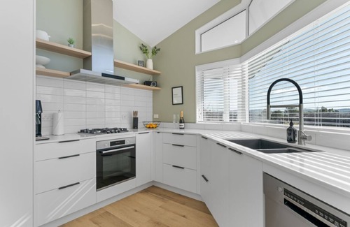 Waipahihi House | Haven @ the Heights - Taupo