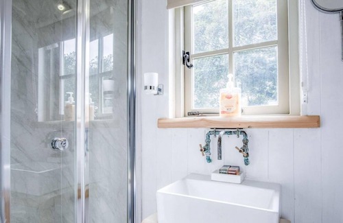 St Ishmaels Apartment | Haven View - 1 Bed Shepherds Hut - St Ishmael's