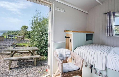 St Ishmaels Apartment | Haven View - 1 Bed Shepherds Hut - St Ishmael's