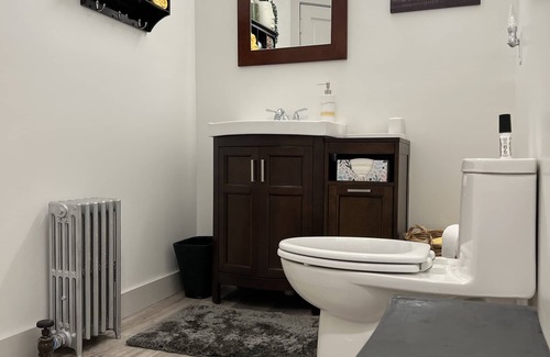 Madbury Apartment | Havenhill: A cozy farmhouse apartment near UNH, Dover, Portsmouth, and beaches